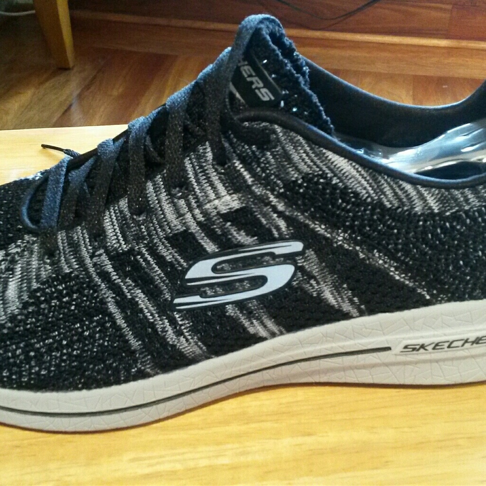 BRAND NEW!  Skechers Burst 2.0-Smeeton size 10.5 M